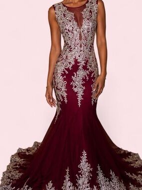 Elizabeth K burgundy lace mermaid prom dress with beading size small